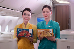 Từ hôm nay, hành khách có thể gọi Pizza 4P’s trên máy bay của Vietnam Airlines