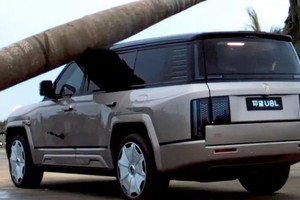 BYD thử nghiệm táo bạo: Thả cây từ trên cao xuống Yangwang U8