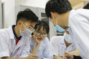 Bằng cấp ngành y: 50 năm qua, hai bộ chưa tìm được tiếng nói chung