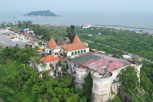 Casino đầu tiên hoạt động hợp pháp tại Việt Nam: Kiến trúc châu Âu với vật liệu xây dựng quý hiếm, nay chìm trong hoang phế