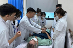 Đề xuất tăng đóng bảo hiểm y tế để miễn viện phí: Vì sao là 'điều bắt buộc' trong giai đoạn tới?