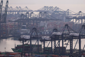 Hàng loạt công ty ồ ạt rút khỏi Trung Quốc, chuyện gì đã xảy ra?