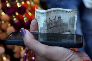 Dòng vốn tháo chạy với tốc độ không tưởng, đồng nội tệ 'rơi tự do', chuyện gì xảy ra với nền kinh tế lớn thứ 3 châu Á?