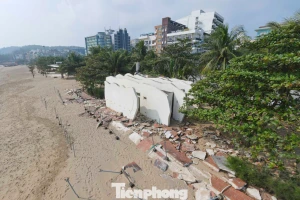 Cảnh xuống cấp, hoang tàn ở biển Sầm Sơn