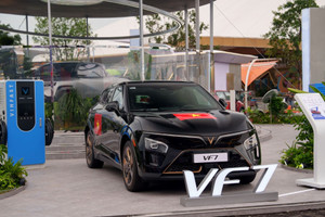 Tăng tốc phấn khích, ADAS cứu nguy giữa bão: Những trải nghiệm khiến khách Việt mê mẩn VinFast VF 7