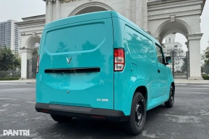VinFast EC Van lộ diện 'full HD' khiến dân giao hàng đứng ngồi không yên: Khoang hàng 2.600 lít, chạy 175 km, giá chỉ 285 triệu