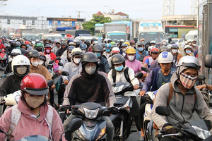 TP.HCM yêu cầu bốn nhóm phương tiện bắt buộc chuyển sang xe điện