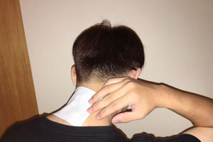 Dùng miếng dán giảm đau suốt 1 tháng, người đàn ông nhập viện cấp cứu trong tình trạng suy thận cấp