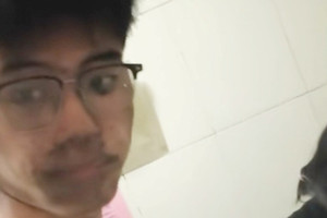 Cháy xe điện dưới tầng hầm chung cư, nam sinh 17 tuổi bế bà tìm lối thoát