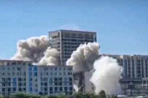 Bắt đầu đánh sập hơn 60 tòa nhà