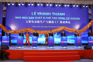 Hãng ô tô Việt khánh thành nhà máy động cơ 260 triệu USD, chính thức xuất xưởng hai sản phẩm đầu tiên