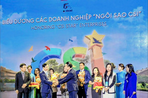 Tập đoàn Bảo Việt nhận danh hiệu Ngôi sao CSI, 10 năm liên tiếp được vinh danh Top 10 Doanh nghiệp bền vững nhất Việt Nam
