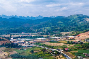 Huy động hơn 5.000 nhân sự, 2.641 thiết bị, hai tuyến cao tốc quan trọng của miền Bắc có bóng dáng Tập đoàn Đèo Cả sắp thông xe