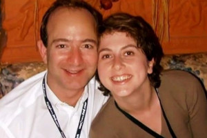 Bạn thân cho vay 1.000 USD để không phải bỏ học, vợ cũ Jeff Bezos đã trả ơn bằng cách này