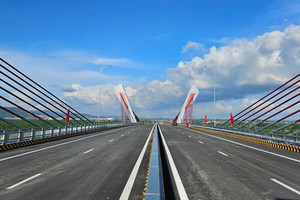Sắp chính thức vận hành cầu 2.000 tỷ kết nối 2 tỉnh thành giàu có miền Bắc, xóa bỏ bến phà lâu đời