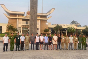 Đề nghị người bị lừa nâng hạn mức thanh toán, đóng mở thẻ tín dụng… khẩn trương liên hệ Công an qua SĐT: 0855.683.839