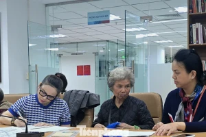 Chi trả tiền bồi thường hỗ trợ cho người dân thuộc dự án quảng trường phía Đông hồ Hoàn Kiếm