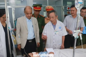 Vụ tai nạn 11 người thương vong: Bệnh viện kích hoạt quy trình báo động đỏ cứu nạn nhân