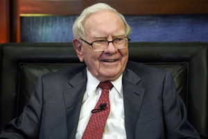 Warren Buffett: Thu nhập trung bình vẫn có thể trở nên giàu có nhờ 7 nguyên tắc này