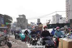 Vì sao TPHCM đông dân, phương tiện nhiều nhưng ít ô nhiễm hơn Hà Nội?