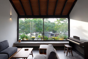 Phá vỡ khuôn mẫu kiến trúc: Ngôi nhà triền dốc với concept 'nghiêng' đầy táo bạo