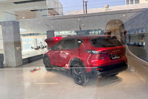 Bộ ba SUV Mazda CX-5 mới, CX-60 và CX-90 bất ngờ lộ diện trong showroom mới, khả năng ra mắt ngay tháng 12