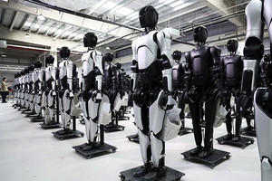 Startup Trung Quốc cán mốc 5.000 robot hình người, tăng tốc đối đầu trực diện với Elon Musk