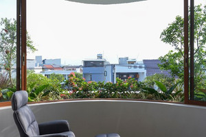 Biến ngôi nhà phố trở thành 'ốc đảo' giữa đô thị ồn ã