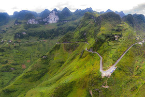 Huy động 2.300 nhân công thuộc 16 dân tộc, đục khoét gần 3 triệu m3 đất đá, làm 42 cây cầu để dựng nên cung đèo hiểm trở nhất Việt Nam