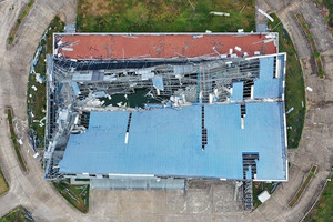 Cảnh hoang tàn, đổ nát bên trong khu phức hợp thể thao quy mô nhất tỉnh Quảng Ninh