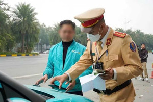 Taxi có thể dừng xe để đón, trả khách ở đâu để không bị phạt?