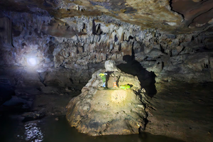 Hang động sở hữu tượng Phật ngồi thiền 'độc nhất' Việt Nam, nằm trong vùng lõi của di sản được UNESCO vinh danh