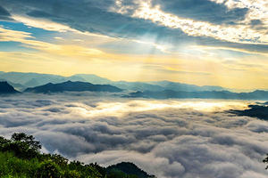 Điểm ‘săn mây’ mới nổi cách Hà Nội hơn 230km, sát vách hồ nước ngọt ‘đẹp nhất thế giới’ của Việt Nam