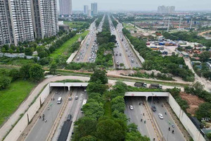 Hà Nội tạm đóng một phần đại lộ đẹp và dài nhất Việt Nam để thi công