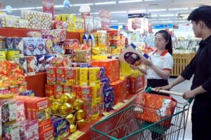 Hàng Tết giá mềm ‘phủ sóng’ thị trường