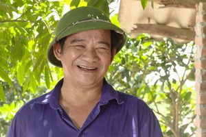 Nam NSƯT là Thượng tá Quân đội, chuyên đóng vai nông dân nghèo lam lũ, ngoài đời sở hữu biệt thự đồ sộ 1.000m2