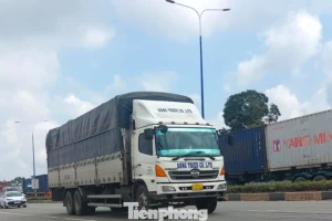 Nhiều tuyến đường ở TPHCM thí điểm phân lại làn xe, tài xế cần lưu ý