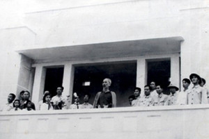 Sân vận động 4.300 chỗ do người Pháp xây dựng, nay là Di tích Quốc gia, nơi Bác Hồ gặp gỡ gần 5.000 đồng bào các dân tộc