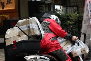 Làm shipper 5 năm, cậu thanh niên trả sạch nợ nần và tích lũy thêm được 4 tỷ đồng