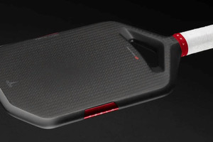 Tesla bán vợt pickleball, giá hơn 9 triệu đồng