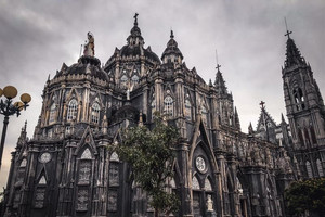 Nhà thờ ở miền Bắc được ví như 'lâu đài trong Harry Potter', giáo dân gom gạch, đá suốt 10 năm để xây dựng