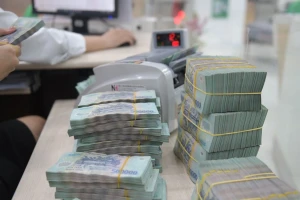 Ngân hàng tất tay 'săn khách' gửi tiền lãi suất cao