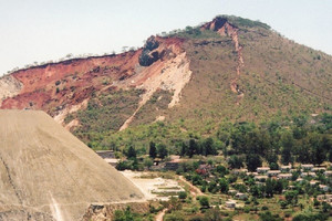 Phong tỏa mỏ vàng 'lớn nhất từ trước đến nay', nằm sâu trong một khu rừng nguyên sinh