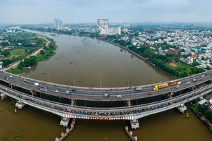 Cầu vượt sông 9.000 tấn áp dụng kỳ tích Việt Nam, nâng tĩnh không lên hơn 1,25m chính thức hoàn thiện