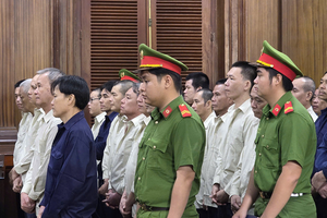 7 cựu cán bộ hải quan hầu tòa vì nhận hối lộ