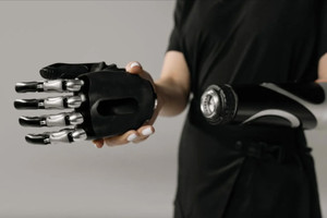 Đột phá y học: Kỹ sư Mỹ chế tạo bàn tay sinh học AI 'như thật'