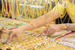 Giá vàng sáng 15/12: Vàng miếng lập kỷ lục mới