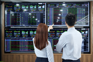 AUM chỉ 6% GDP: Vì sao Dragon Capital, VinaCapital, KIM, Fides mua lại công ty quản lý quỹ Việt Nam?