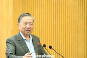 Tổng Bí thư Tô Lâm yêu cầu kiểm tra tình trạng 'miễn học phí, nhưng trường bày ra nhiều thứ khác để thu tiền'