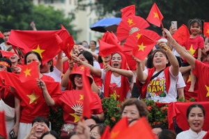 Kiến nghị tặng quà toàn dân dịp Tết Nguyên đán